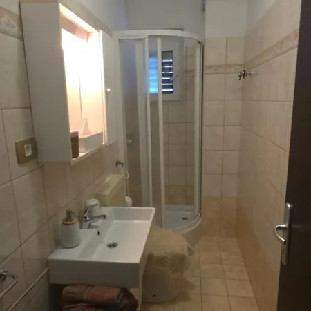 Lejlighed Helena 2 Prostrani S 2 Spavace Sobe,2 Kupaonice ,terasa I Parking Mali Lošinj